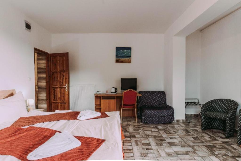 Fenyves Hotel بالاتونفينيفيس المظهر الخارجي الصورة
