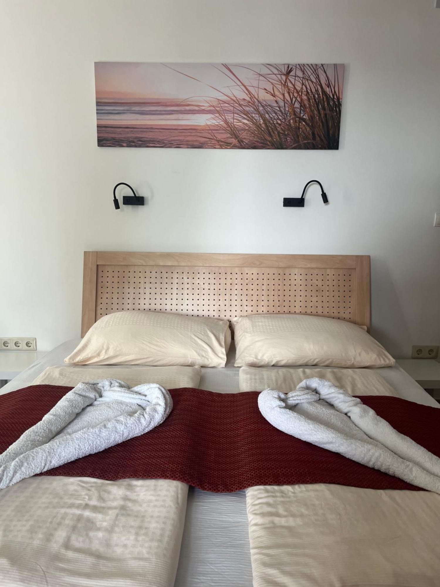 Fenyves Hotel بالاتونفينيفيس المظهر الخارجي الصورة